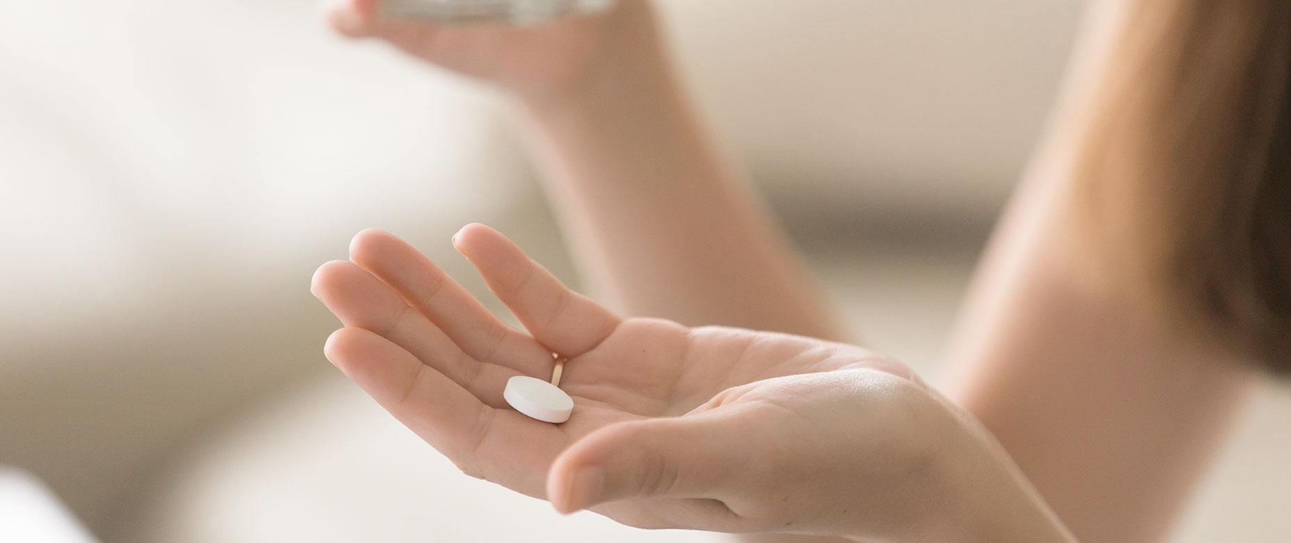 Individualisierte Pharmakotherapie in der Blomenburg Privatklinik Leitliniengerechte Pharmakotherapie als Teil der ganzheitlichen Behandlung in der Blomenburg Privatklinik