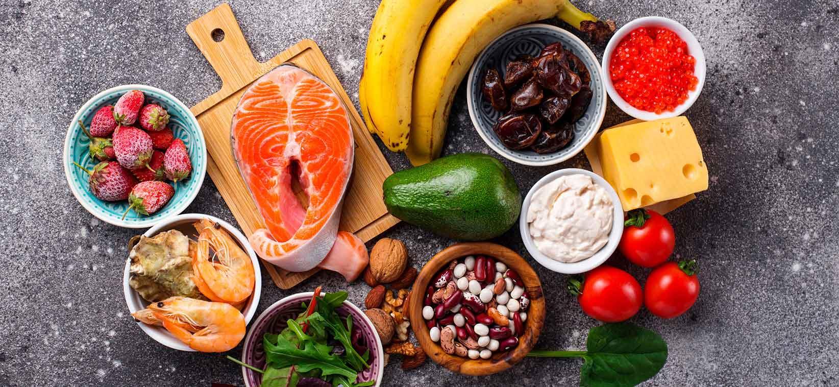 Frische Lebensmittel in der Blomenburg Privatklinik als Beispiel für eine gesunde Ernährung bei einer Depression Ausgewogene frische Lebensmittel als Basis für eine gesunde Ernährung bei einer Depression