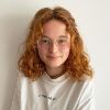Natalie Kort ist Autorin bei der Blomenburg Privatklinik und bloggt rund um Themen der mentalen Gesundheit im MeDi-Guide Ratgeber.