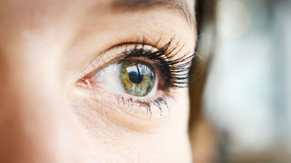 Reprocessing von Trauma Nahaufnahme eines grünen Auges