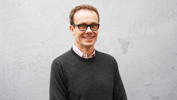 Portraitfoto von Prof. Dr. med. Tom Bschor - Mitglied im wissenschaftlichen Beirat der Blomenburg Privatklinik Prof. Dr. Tom Bschor ist seit Anfang Januar 2021 das zweite Mitglied im wissenschaftlichen Beirat der Blomenburg Privatklinik