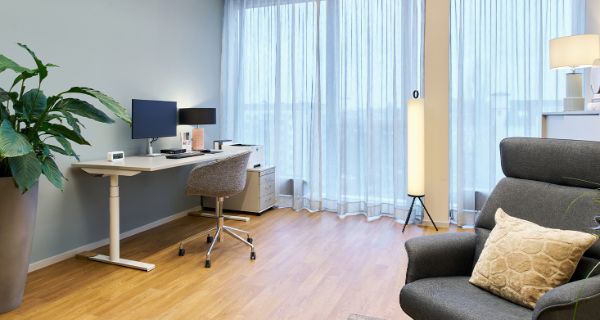 Großes Büro in der Blomenburg Tagesklinik Hamburg