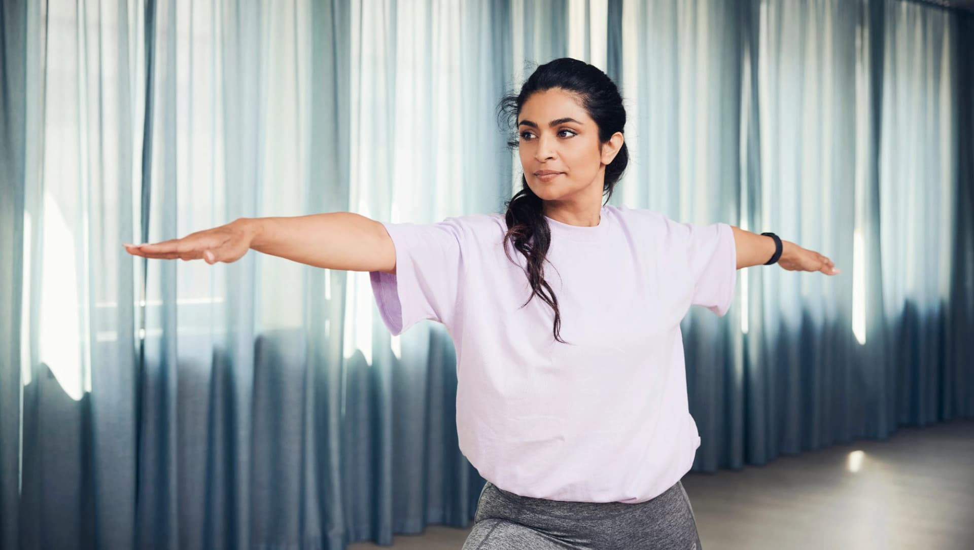 Junge Patientin beim Yoga