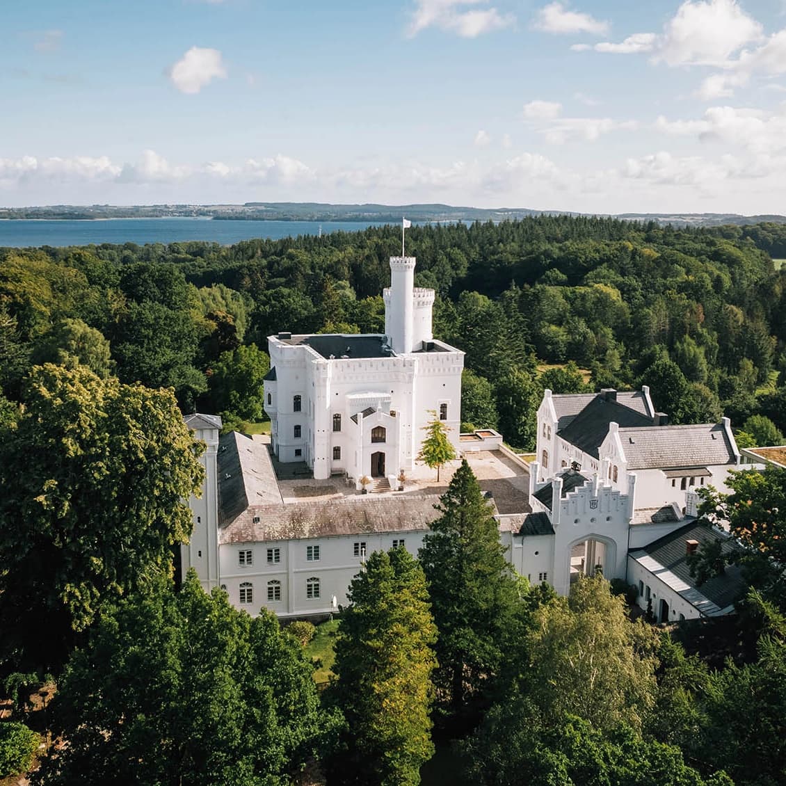 Drohnenbild: Die Blomenburg Privatklinik in Selent aus der Vogelperspektive