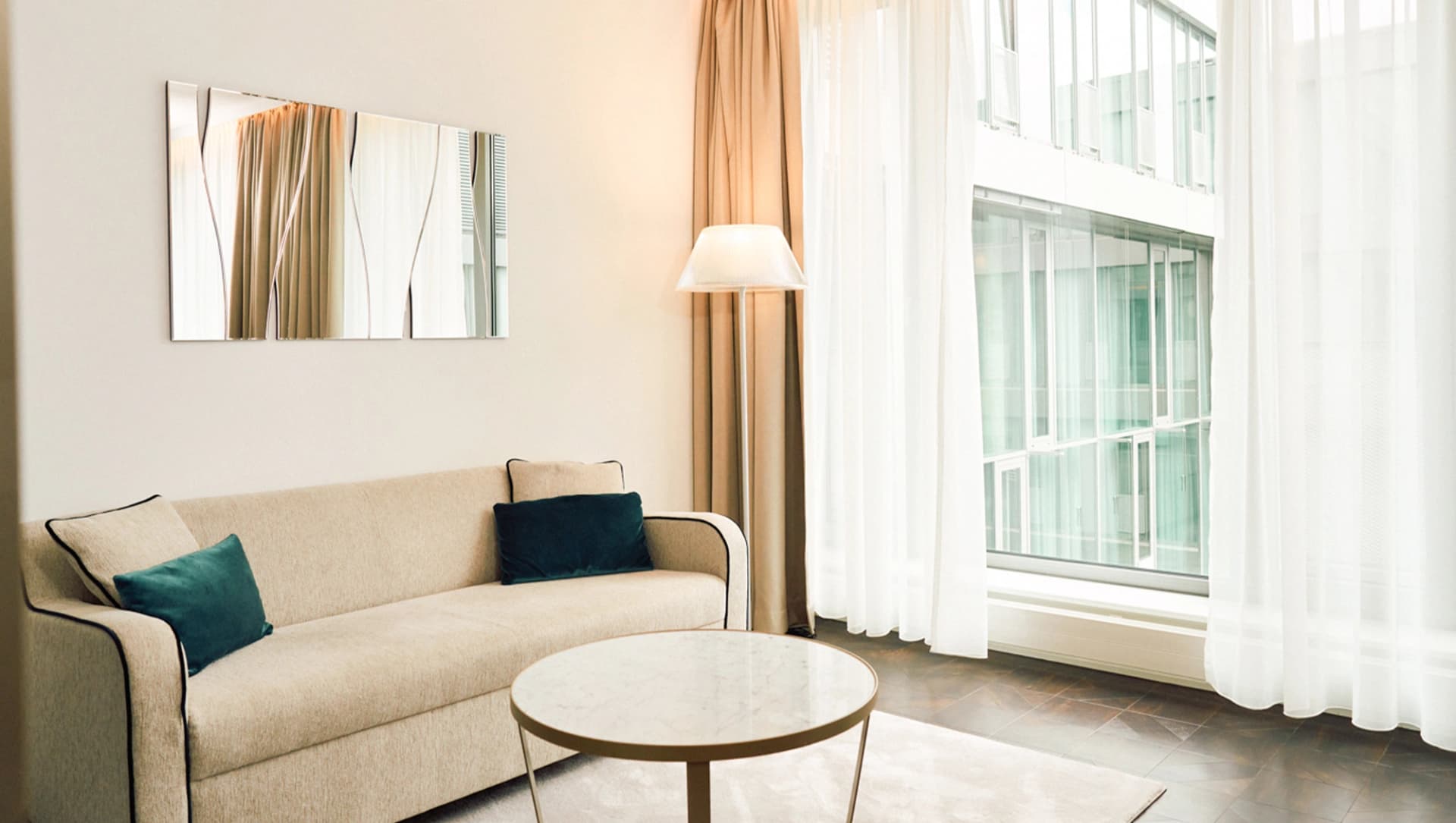 Einblick in ein Patientenzimmer der Blomenburg Privatklinik