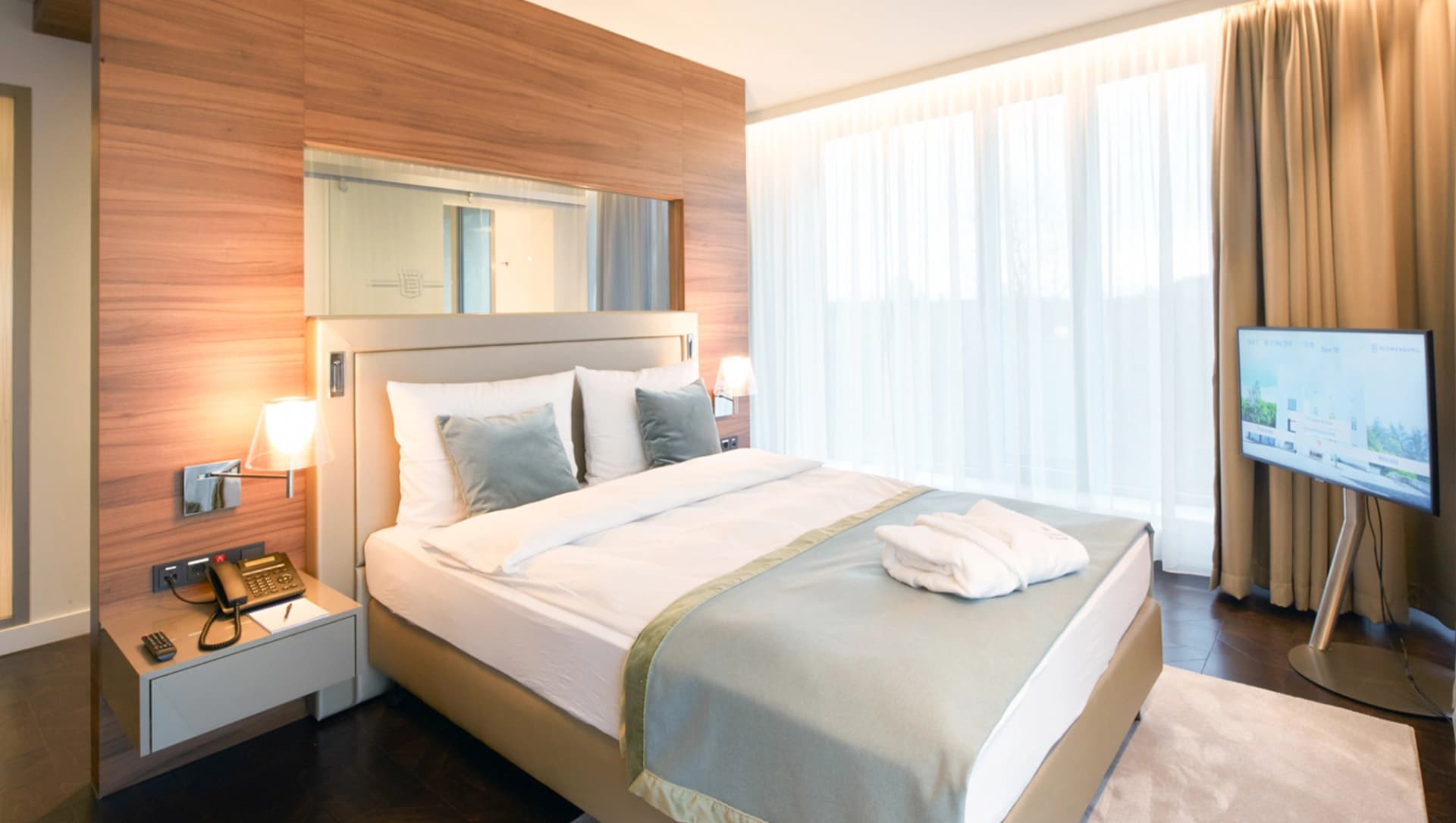 Schlafbereich in der Blomenburg Privatklinik Luxury Suite
